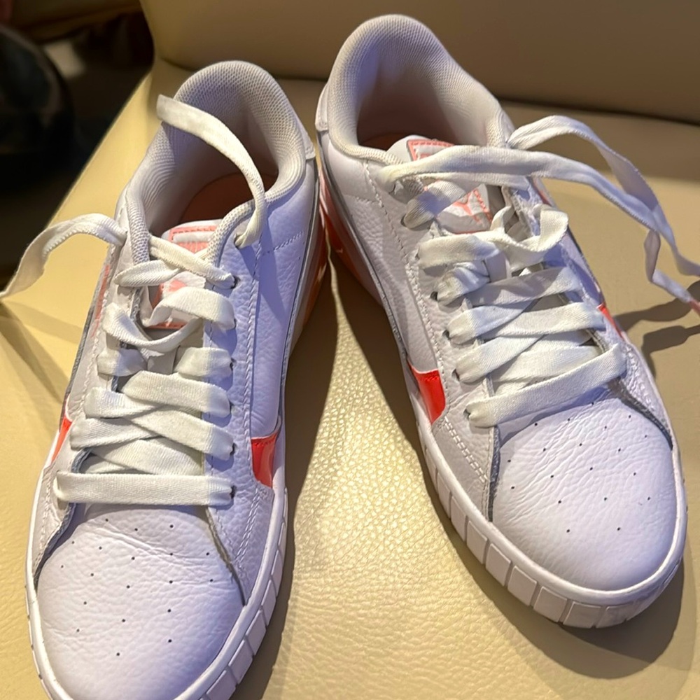 Puna Women’s sneakers size 7.5